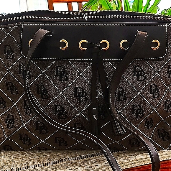 Dooney‎ & Bourke Signature Canvas Shoulder Bag with Leather Trim - Picture 1 of 10